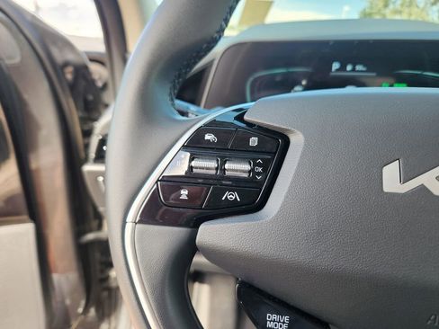 Certified 2024 Kia Niro EX image 23