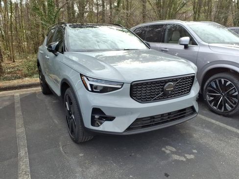 New 2026 Volvo XC40 B5 Ultra w/ Protection Package Premier image 2