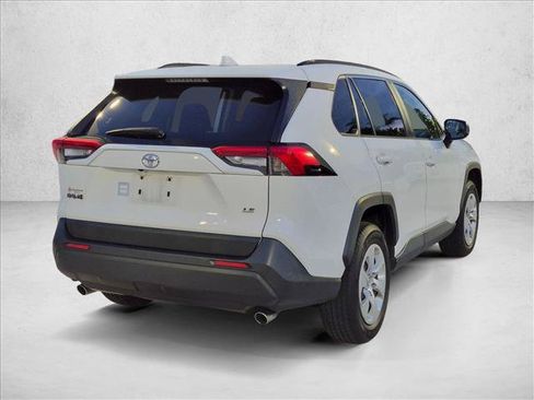 Used 2020 Toyota RAV4 LE FWD image 3