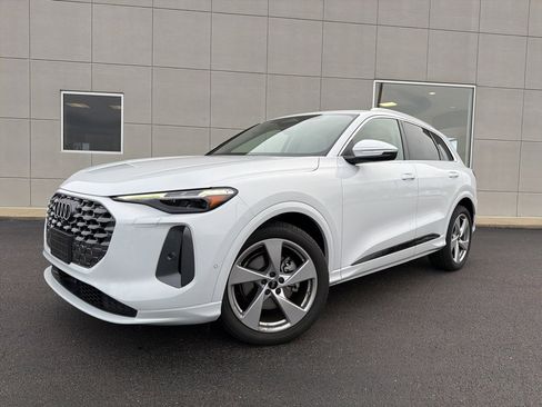 Certified 2025 Audi Q5 Prestige image 1