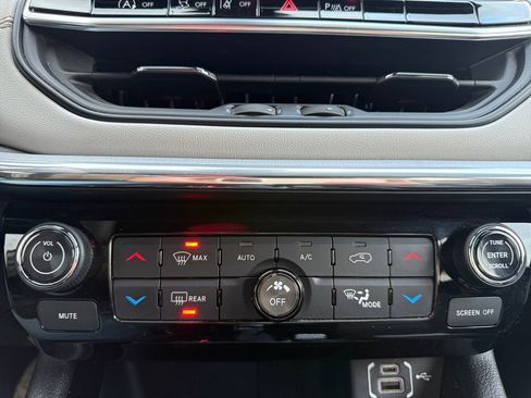 Used 2024 Jeep Compass Limited image 28