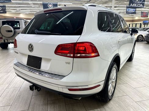 Used 2015 Volkswagen Touareg Sport image 7