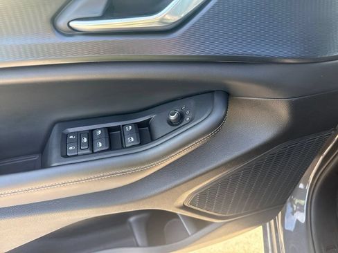 Used 2024 Jeep Grand Cherokee L Altitude AWD/4WD image 9
