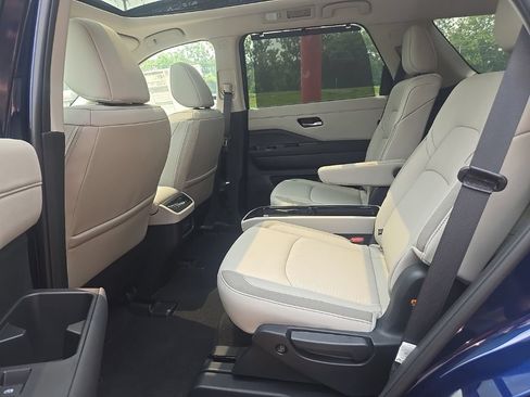New 2026 Nissan Pathfinder SL w/ SL Premium Package AWD/4WD image 38