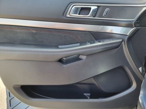 Used 2019 Ford Explorer XLT w/ Equipment Group 202A image 10