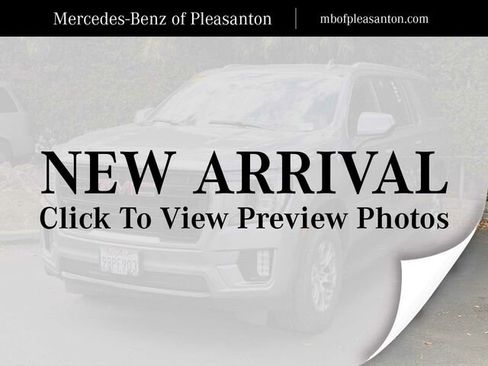 Used 2022 GMC Yukon XL SLE image 1