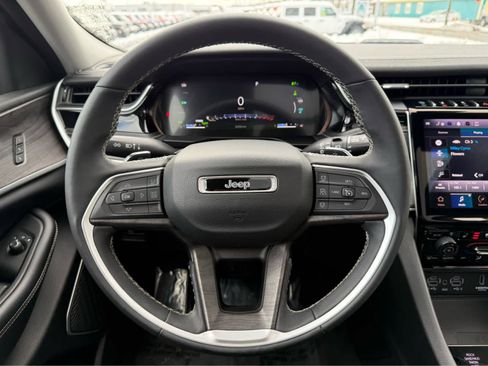 Used 2023 Jeep Grand Cherokee 30th Anniversary image 15