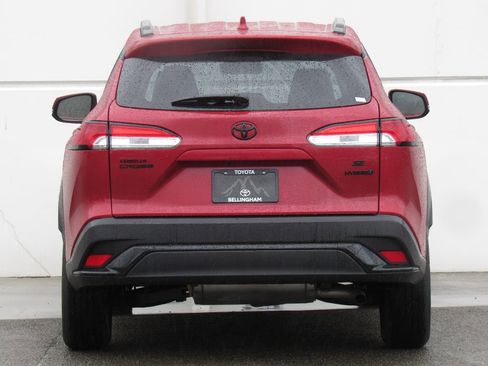 Used 2024 Toyota Corolla Cross SE image 7