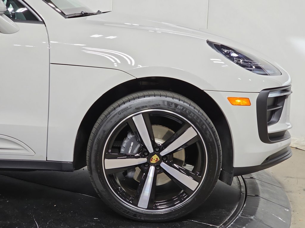 Certified 2026 Porsche Macan AWD/4WD image 11