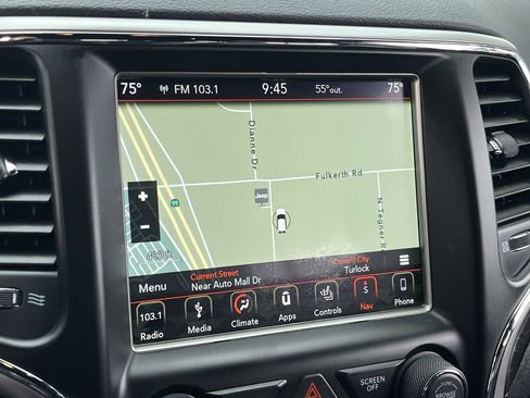 Used 2018 Jeep Grand Cherokee Altitude AWD/4WD image 13