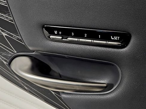 Used 2021 Lexus LS 500 AWD image 31