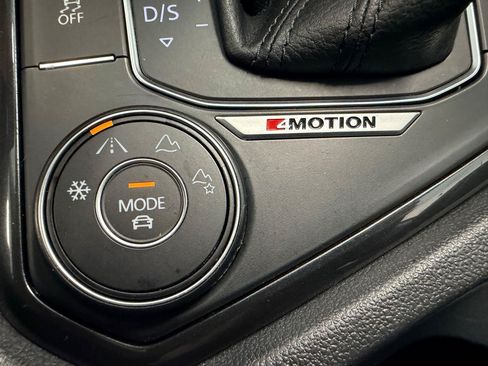 Used 2018 Volkswagen Tiguan SEL w/ 3rd Row Seat Package AWD/4WD image 43
