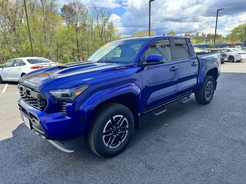 Used 2025 Toyota Tacoma TRD Sport image 2