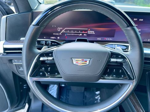 Used 2025 Cadillac Escalade ESV Sport Platinum AWD/4WD image 16