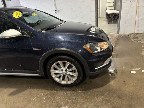 Used 2017 Volkswagen Golf Alltrack SE image 2
