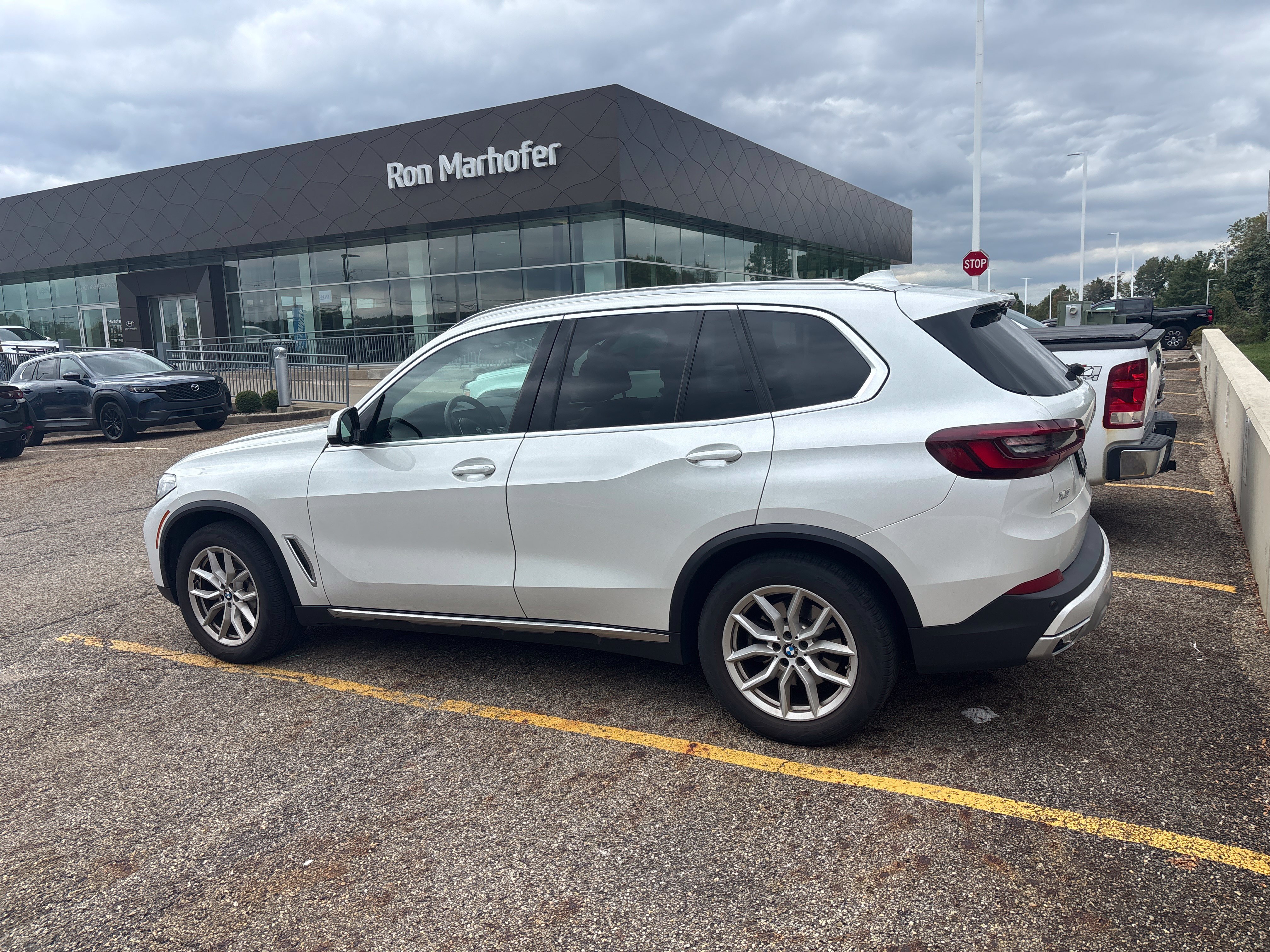 Used 2022 BMW X5 xDrive40i w/ Executive Package AWD/4WD image 4