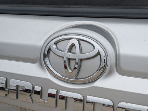 Used 2020 Toyota 4Runner SR5 AWD/4WD image 13