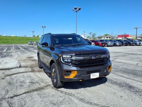 Used 2025 Ford Expedition Tremor AWD/4WD image 5