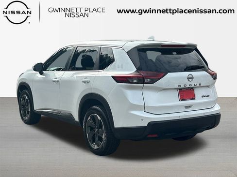 Used 2024 Nissan Rogue SV image 7