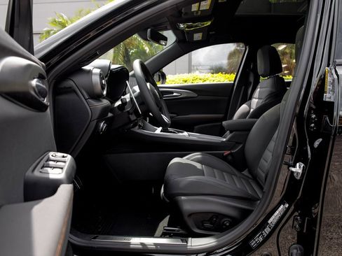 New 2025 Alfa Romeo Tonale w/ Premium Package image 24