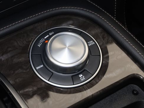 Used 2024 Nissan Armada Platinum w/ Captain's Chairs Package image 28