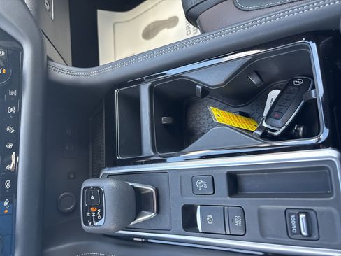 Used 2025 Nissan Pathfinder Platinum image 39