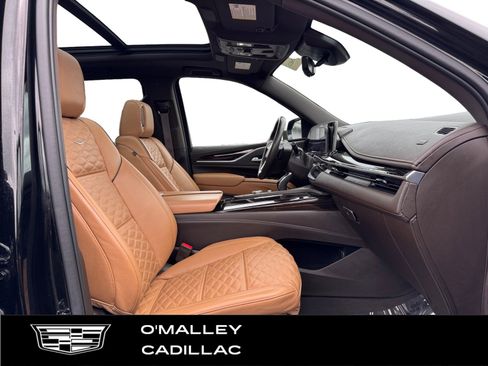 Used 2022 Cadillac Escalade ESV Premium Luxury AWD/4WD image 14