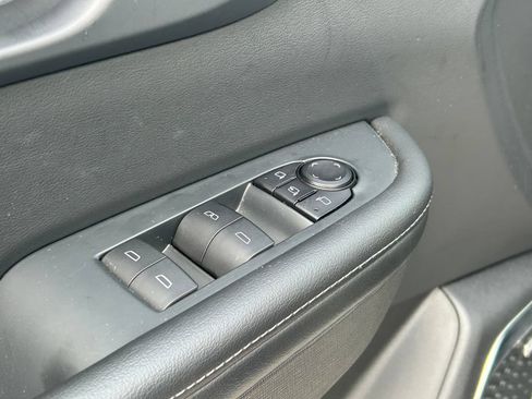 Used 2025 Buick Enclave Preferred FWD image 23