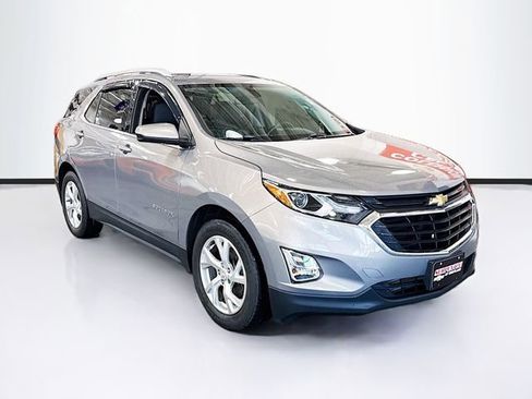 Used 2019 Chevrolet Equinox LT w/ Sun & Navigation Package image 3