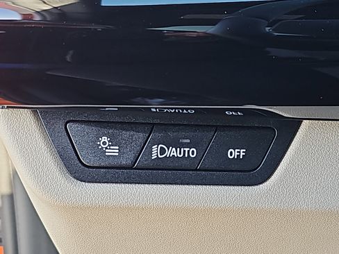 Used 2025 BMW X1 xDrive28i w/ Technology Package image 26