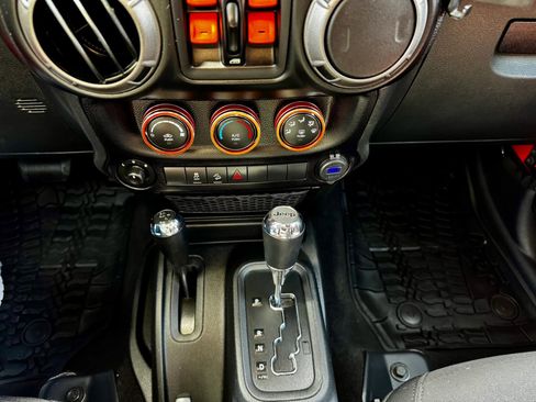 Used 2015 Jeep Wrangler Unlimited Sport w/ Quick Order Package 24S AWD/4WD image 13
