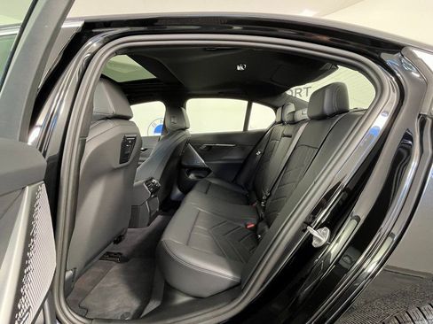 Used 2025 BMW i5 xDrive40 w/ Premium Package image 22