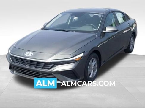 Certified 2026 Hyundai Elantra SE FWD image 1
