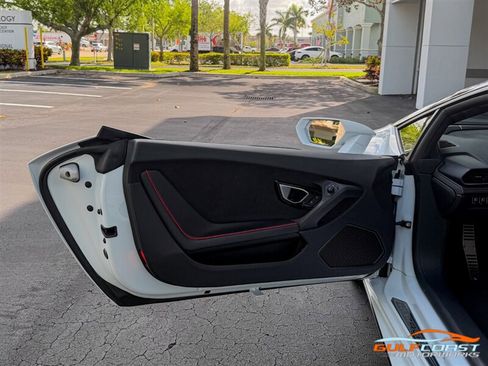 Used 2020 Lamborghini Huracan EVO AWD/4WD image 26