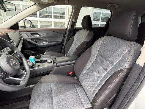 Used 2023 Nissan Rogue SV AWD/4WD image 5