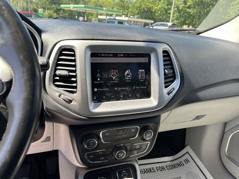 Used 2018 Jeep Compass Latitude w/ Popular Equipment Group AWD/4WD image 23
