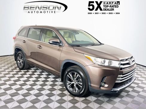 Used 2017 Toyota Highlander Plus AWD/4WD image 1