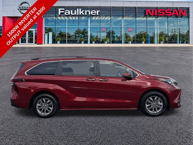 Used 2026 Toyota Sienna XLE FWD image 7