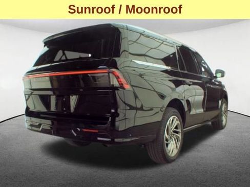 Used 2025 Lincoln Navigator L Reserve AWD/4WD image 5
