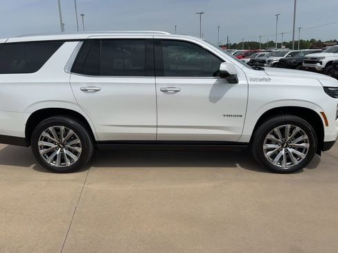 Used 2025 Chevrolet Tahoe High Country image 2