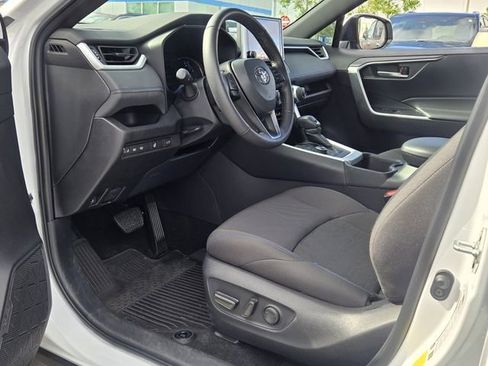 Used 2024 Toyota RAV4 SE w/ Convenience Package AWD/4WD image 12