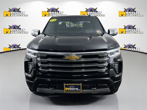 Used 2023 Chevrolet Silverado 1500 High Country w/ Technology Package image 2