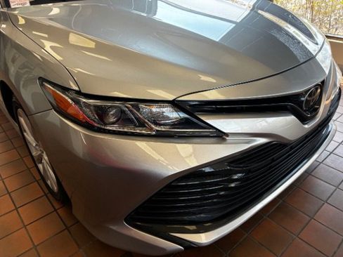 Used 2019 Toyota Camry LE image 2