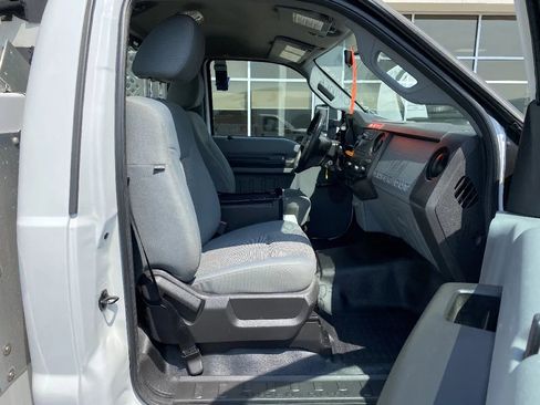Used 2012 Ford F450 XL w/ Heavy Service Suspension Pkg image 18