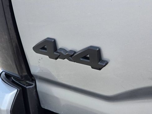 Used 2019 Toyota Tacoma SR5 AWD/4WD image 13
