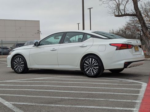 Used 2025 Nissan Altima 2.5 SV image 6