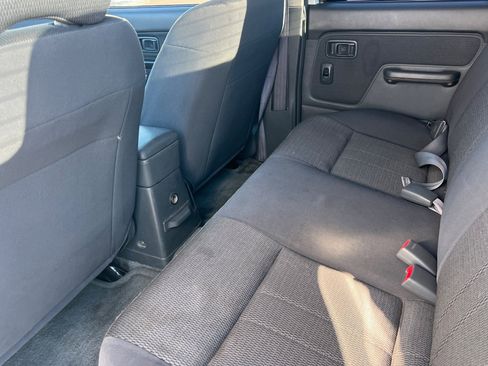 Used 2002 Nissan Frontier XE image 9