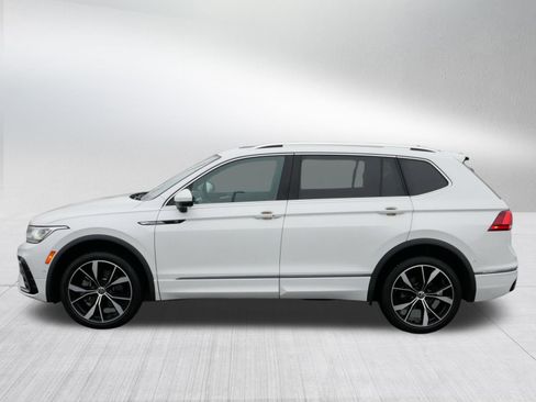 Certified 2022 Volkswagen Tiguan SEL R-Line image 4