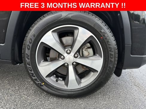Used 2019 Jeep Cherokee Limited AWD/4WD image 10