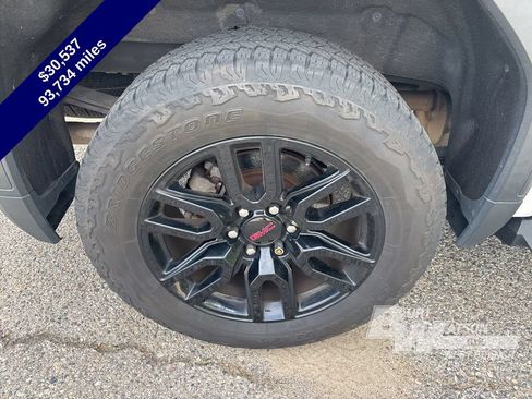 Used 2022 GMC Sierra 1500 Elevation w/ X31 Off-Road Package AWD/4WD image 11